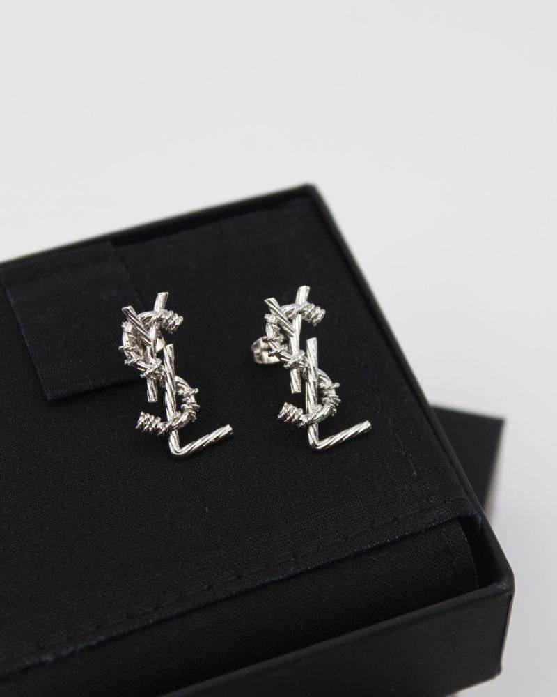 YSL ❤️‍🔥*
Earring 🦋
Master quality 💯
With normal boxes 📦 
45 dhs✅

Zain216
♥️♥️♥️