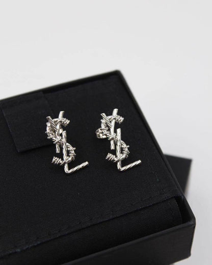YSL ❤️‍🔥*
Earring 🦋
Master quality 💯
With normal boxes 📦 
45 dhs✅

Zain216
♥️♥️♥️