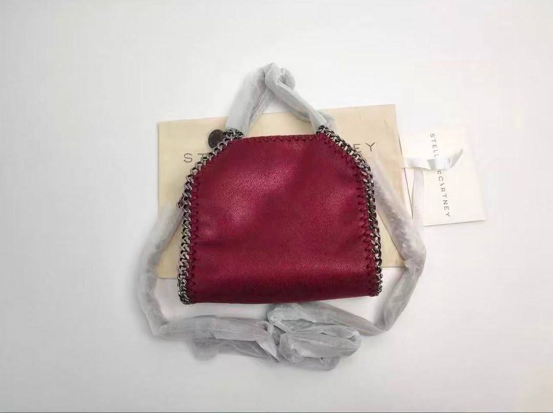 Stella McCartney
110 dhs🇦🇪🇦🇪
size 19×19×3cm
With box

Zain42
♥️♥️♥️