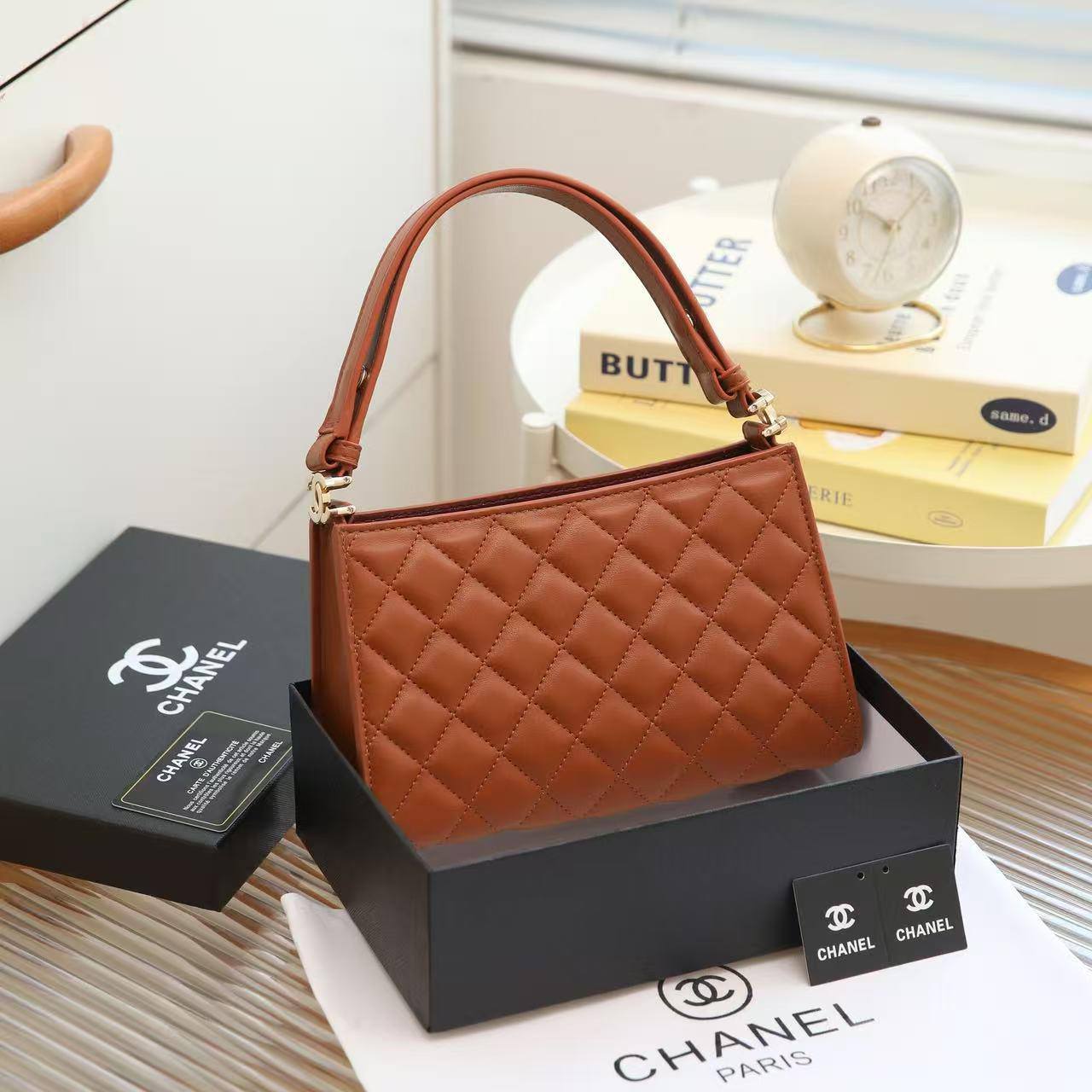 Chanel

with box
🎁🎁🎁

good quality
95 dhs🇦🇪

Zain136
♥️♥️♥️