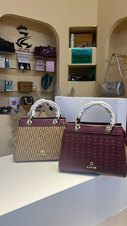 AIGNER 
Class A quality 
with box 
140 dhs💓

Zain175
♥️♥️♥️