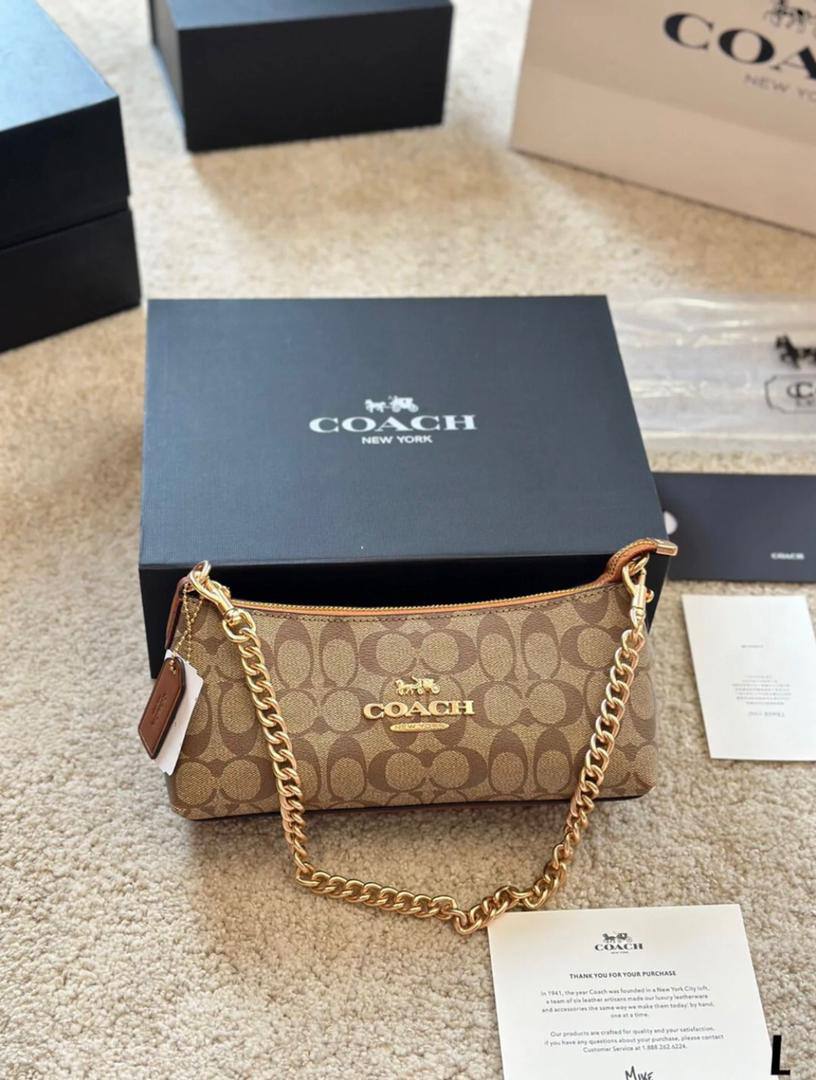 Coach 

85 dhs🪙🌨️

with box
🎁🎁🎁

size 26×7×13cm

Zain213
♥️♥️♥️