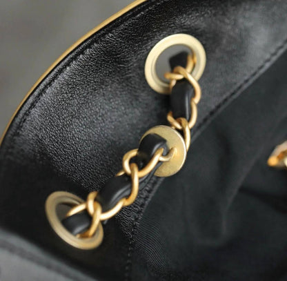 CHANEL
 COPY ONE
250 dhs✅
leather

Zain39
♥️♥️♥️