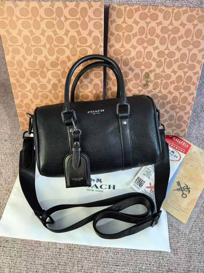 Goyard
Men's bag
110 dhs💓
with box
size 26×14×15cm

Zain42
♥️♥️♥️