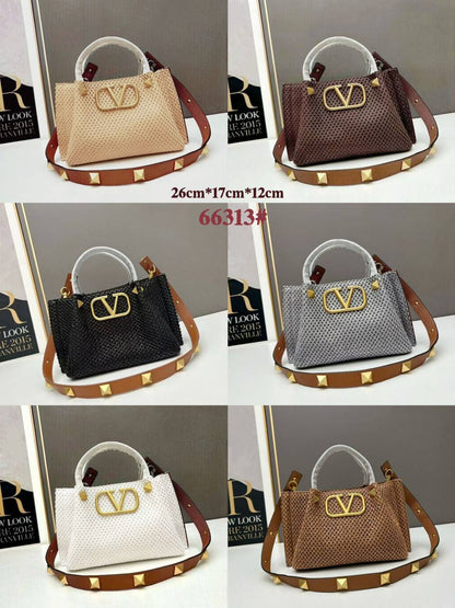 VALENTINO 

NEW CAME 

SMALL SIZE 

GOOD QUALITY 

100 dhs🌺

Zain39
♥️♥️♥️