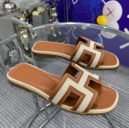 HERMES 
☘️ *SIZE  36  to 41 ☘️                                                                                                       
180 dhs💓

Zain224
♥️♥️♥️