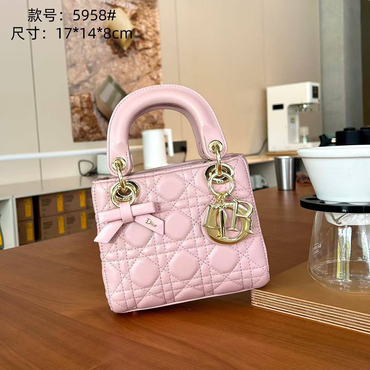 Dior
nice quality
with box
130 dhs✅

Zain143
♥️♥️♥️