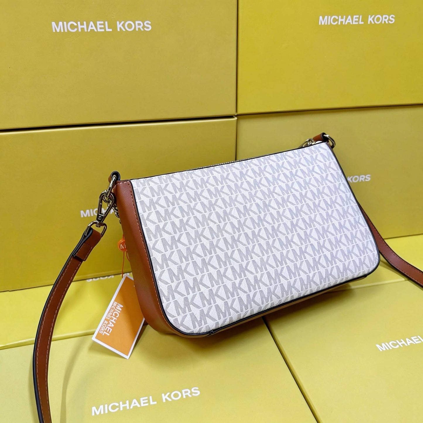 MK 
GOOD QUALITY 
WITH BOX  
100 dhs🇦🇪🇦🇪

Zain295
♥️♥️♥️