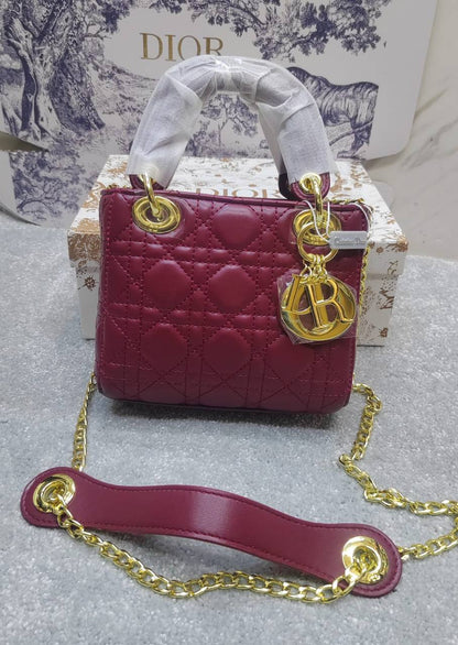 Dior
high quality
120 dhs🇦🇪🇦🇪
with box

Zain143
♥️♥️♥️