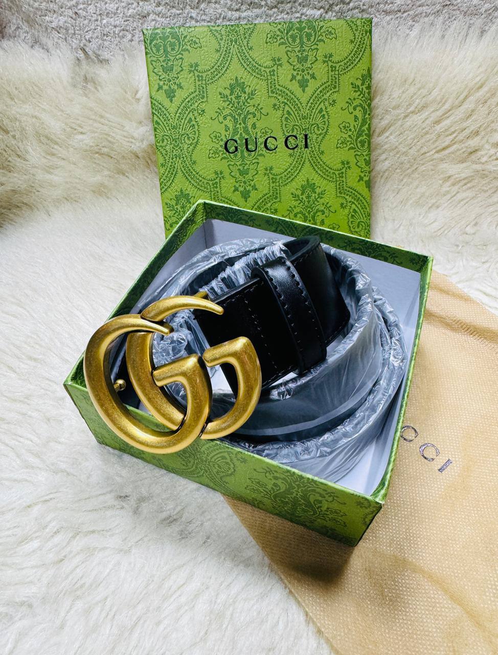 Belt for Man
Wide：4.0 cm
Long：115/120/125 cm
With box 
30 dhs🇦🇪🇦🇪

Zain136
♥️♥️♥️