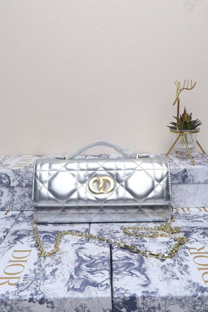Dior
withbox 
100 dhs🇦🇪🇦🇪

Zain143
♥️♥️♥️