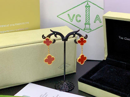 VCA 
EARRING 
MASTER💫✨
60 DHS✅
WITH BOX AND PAPER BAG🛍️🎁

Zain89
♥️♥️♥️