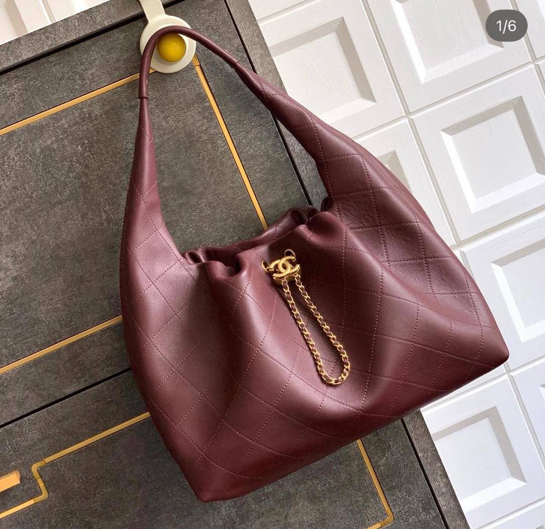 Chanel
130 dhs❤️
size 30cm
High quality
New model

Zain26
♥️♥️♥️