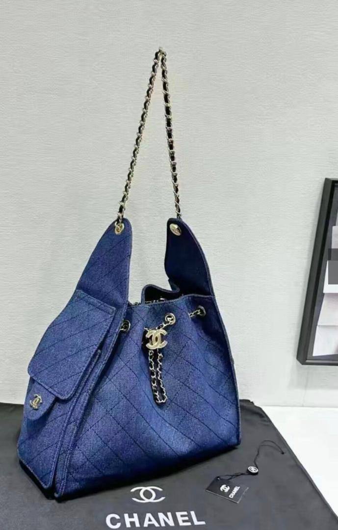 Chanel
100 dhs🌺
high quality
25cm

Zain26
♥️♥️♥️