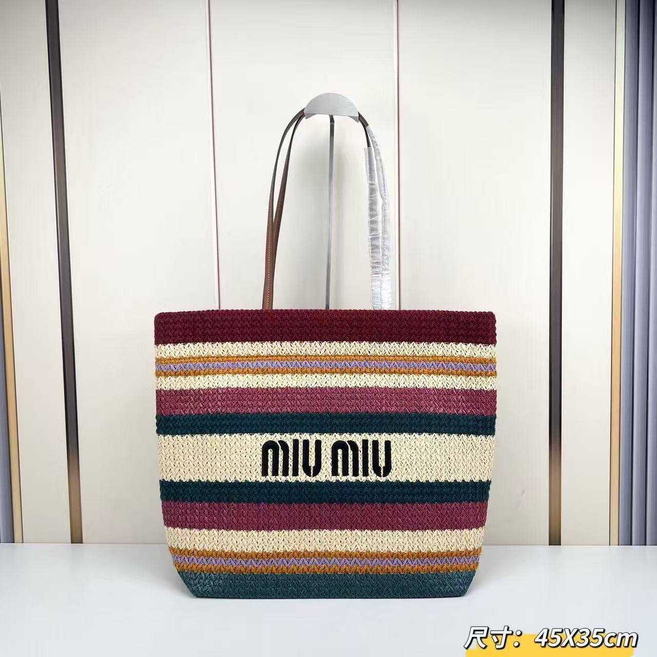 Miu Miu
300 dhs✅
Master🌺🌺

Zain153
♥️♥️♥️