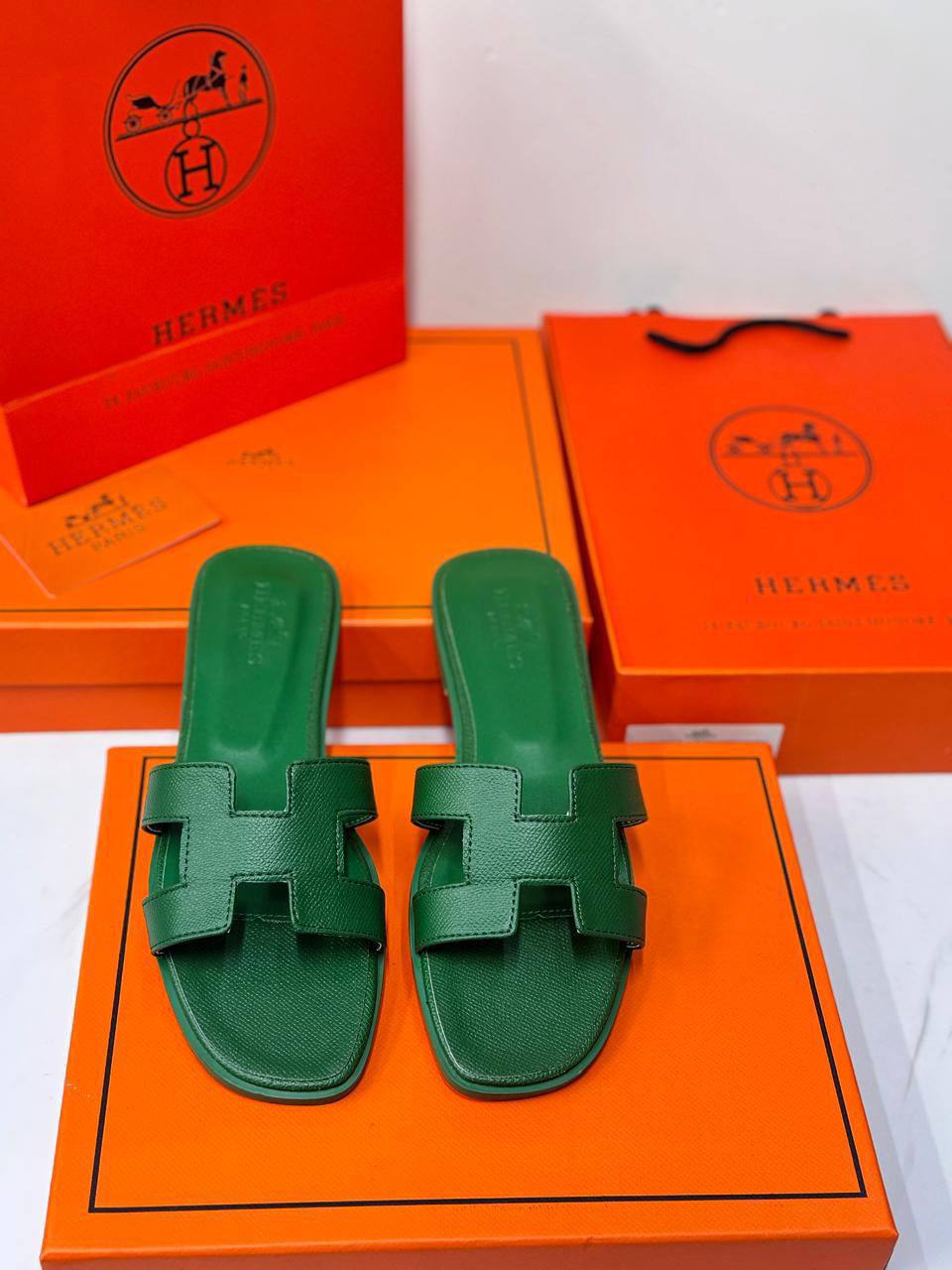 Hermes Slipper 
Size 36-41
90 dhs🇦🇪
Good Quality

Zain86
Zain16
♥️♥️♥️