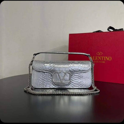 VALENTINO 
90 dhs🌺

with box
🎁🎁🎁

Zain90
♥️♥️♥️