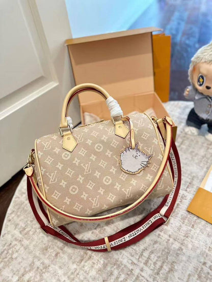 LV 
Master 
330 dhs💓

Zain228
♥️♥️♥️