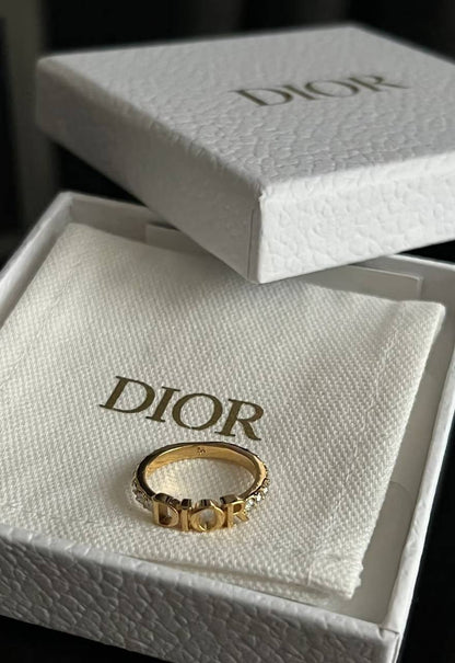 Dior ❤️‍🔥* 
Ring 💍 
Master quality 💯
With normal boxes 🗃️ 
45 dhs🪙🌨️
With master box 📦 
55 dhs🪙🌨️
Size 7/8/9

Zain216
♥️♥️♥️