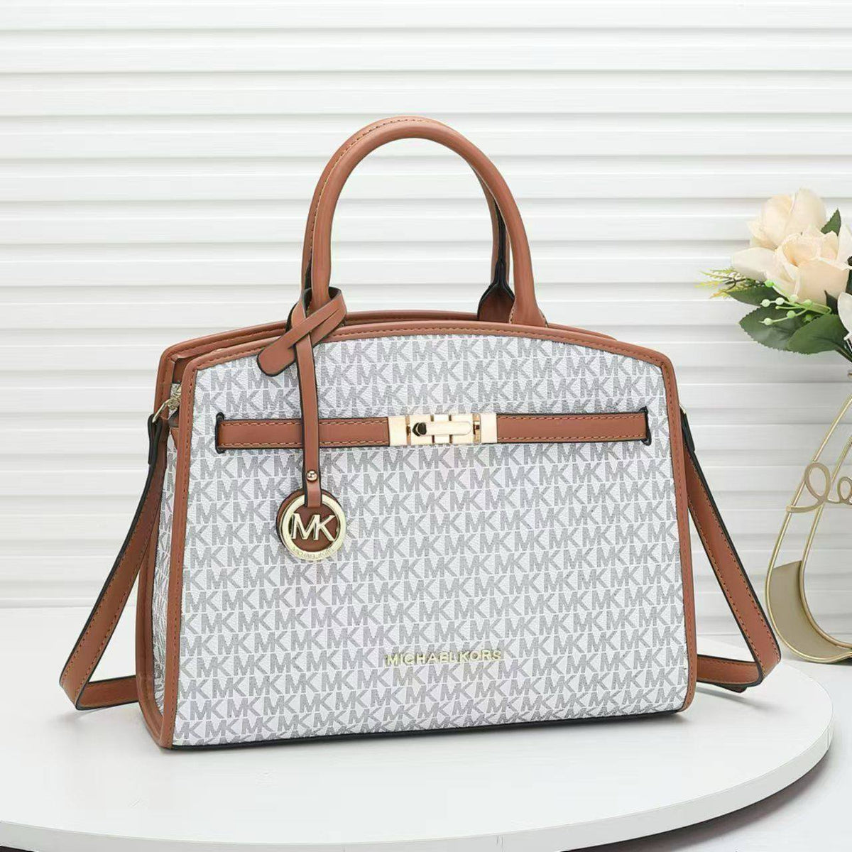 MK

Good quality 

Size  30cm
105 dhs🇦🇪🇦🇪

Zain70
♥️♥️♥️