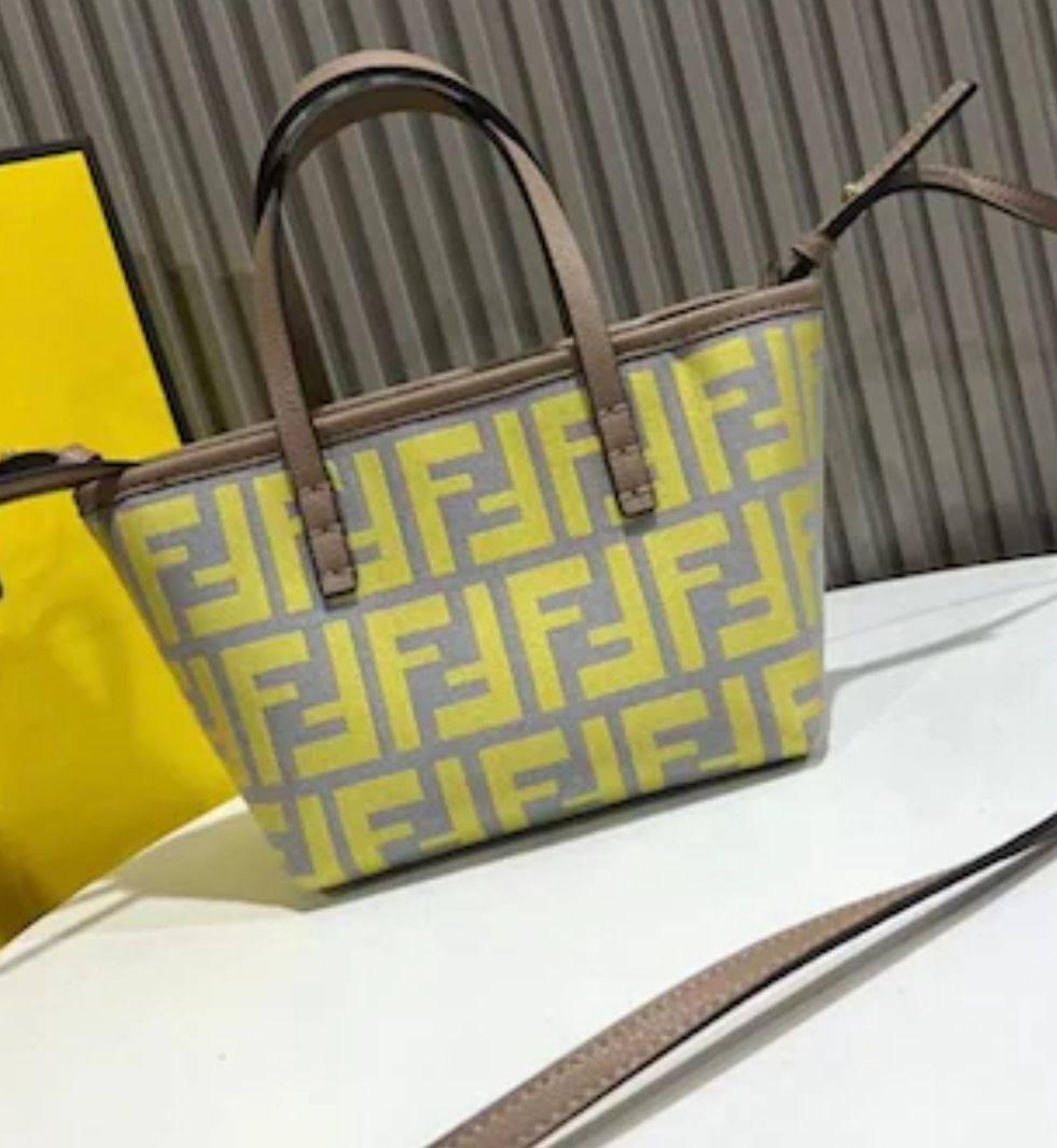 New arrival, good quality, 
with  box, 📦
size,  22 * 13 cm 
75 dhs🪙🌨️

Zain12
♥️♥️♥️