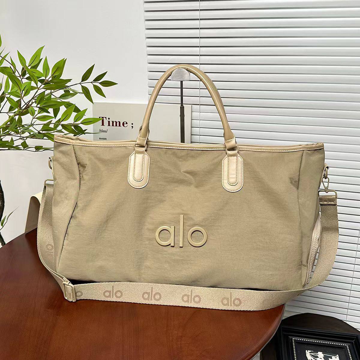 Alo Bags
100 dhs🇦🇪🇦🇪

Zain35
♥️♥️♥️
