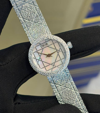 Dior watch for ladies 
good quality 
240 dhs🗽

Zain59
♥️♥️♥️