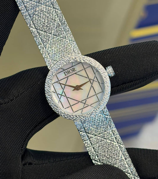 Dior watch for ladies 
good quality 
240 dhs🗽

Zain59
♥️♥️♥️