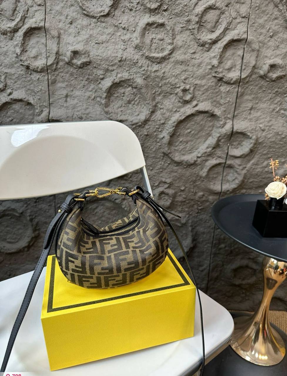 Fendi
100 dhs💓
size：20cm
Good-quality with box

Zain35
♥️♥️♥️