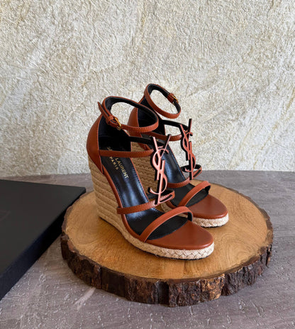 LV

Best quality 
with box

125 dhs🇦🇪🇦🇪

size23CM


Zain290
♥️♥️♥️