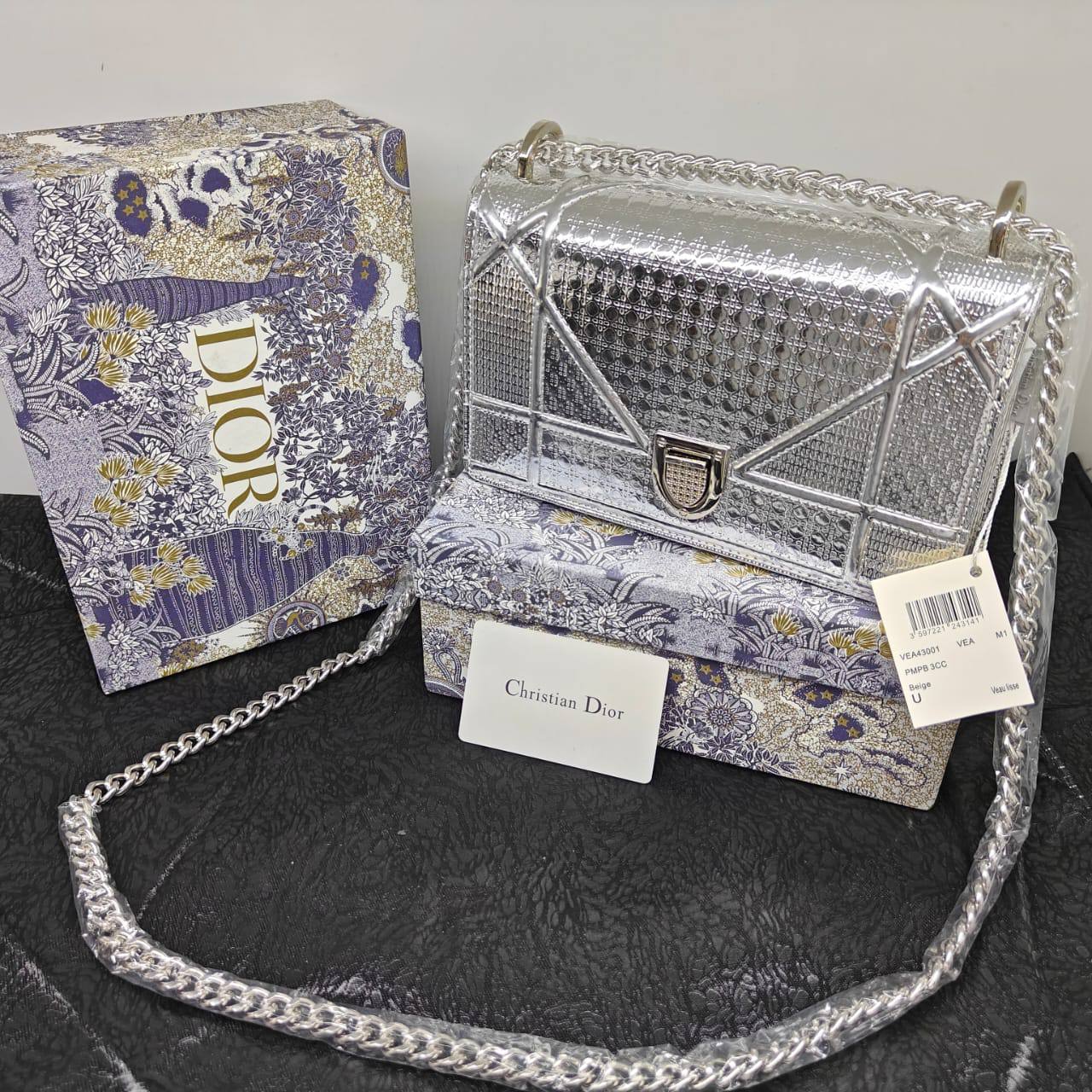 Dior
115 dhs❣️
with box
🎁🎁🎁

Zain235
♥️♥️♥️