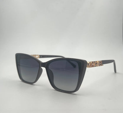 CHANEL
Sunglasses 🕶️ 
good quality 💯
With master box 🗃️ 
50 dhs🪙🌨️

Zain273
♥️♥️♥️