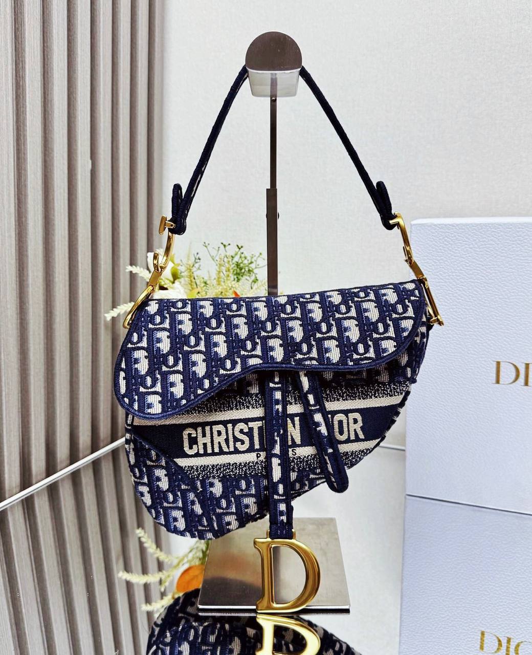 DIOR 
 HIGH QUALITY 
WITH BOX 
🎁🎁🎁

120 dhs✅

Zain39
♥️♥️♥️