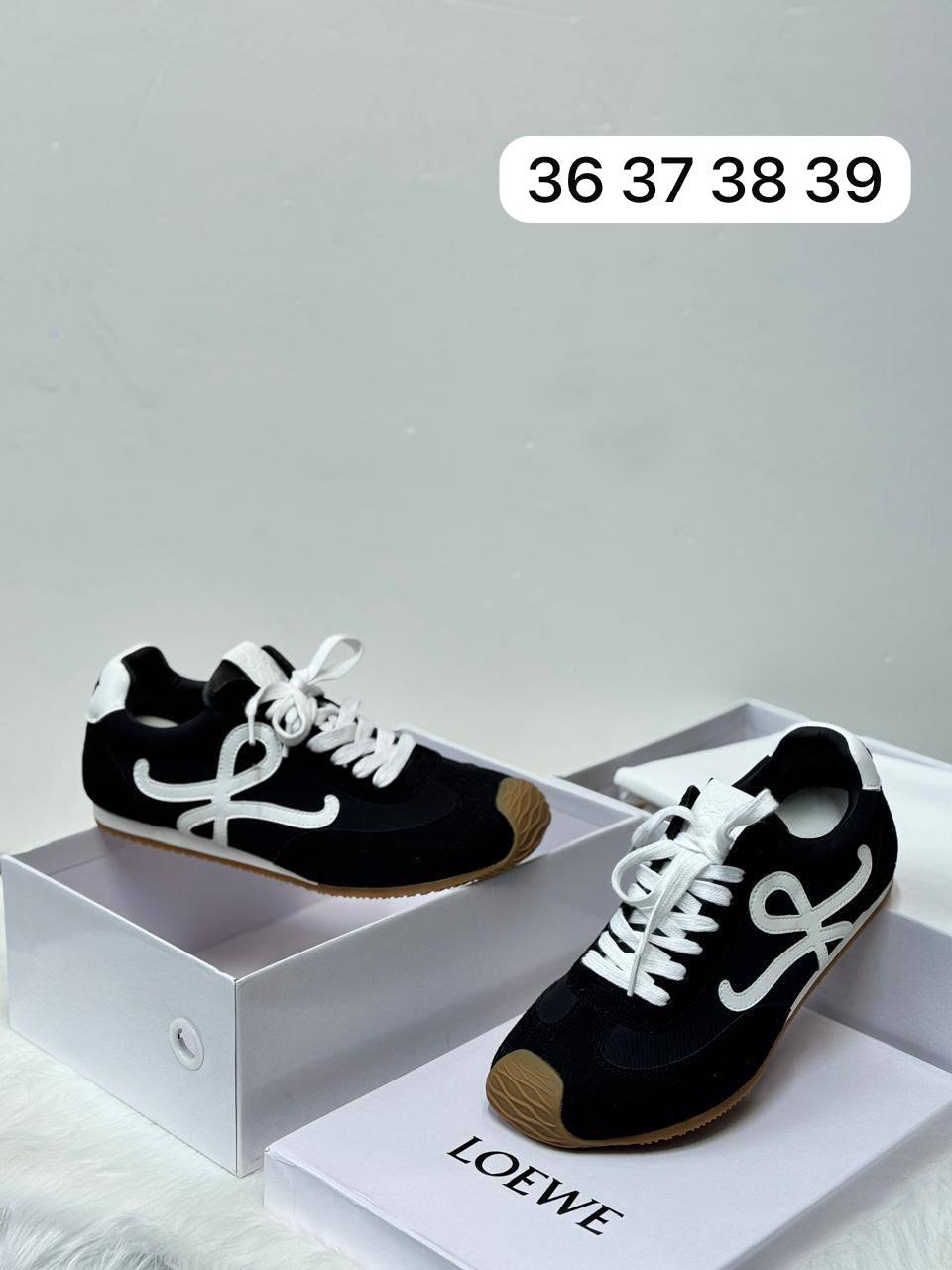 LOEWE SHOES
90 dhs🇦🇪🇦🇪

 SIZES MENTION ON PICTURE

Zain21
♥️♥️♥️