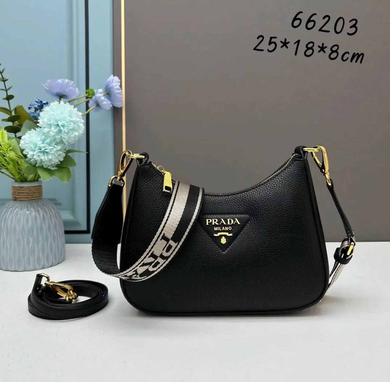 Prada

90 dhs✅

with box
🎁🎁🎁

Zain35
♥️♥️♥️