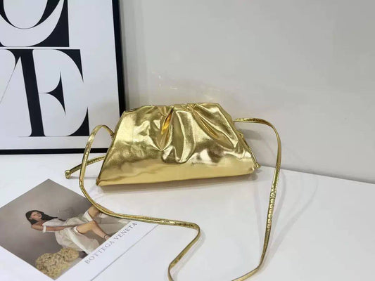 BOTTEGA

 NEW CAME
 GOOD QUALITY 

WITH BOX 
🎁🎁🎁

95 dhs🪙🌨️

Zain39
♥️♥️♥️