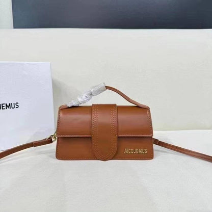 Jacquemus
Best quality with box’s 
110 dhs🇦🇪🇦🇪
size. 24 Cm

Zain290
♥️♥️♥️