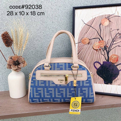FENDI  ᴢᴜᴄᴄᴀ ᴛᴏᴘ ʜᴀɴᴅ
ғғ ᴊᴀᴄǫᴜᴀʀᴅ ᴄᴀɴᴠᴀs  ᴀɴᴅ 
ᴍᴀᴛᴛᴇ ʟᴇᴀᴛʜᴇʀ ᴍᴀᴛᴇʀɪᴀʟ
ɢᴏʟᴅ ʜᴀʀᴅᴡᴀʀᴇ
ᴡɪᴛʜ ʟᴏɴɢ ʙᴇʟᴛ sᴛʀᴀᴘ
sɪᴢᴇ : 28 cm

75 dhs💓

Zain31
♥️♥️♥️