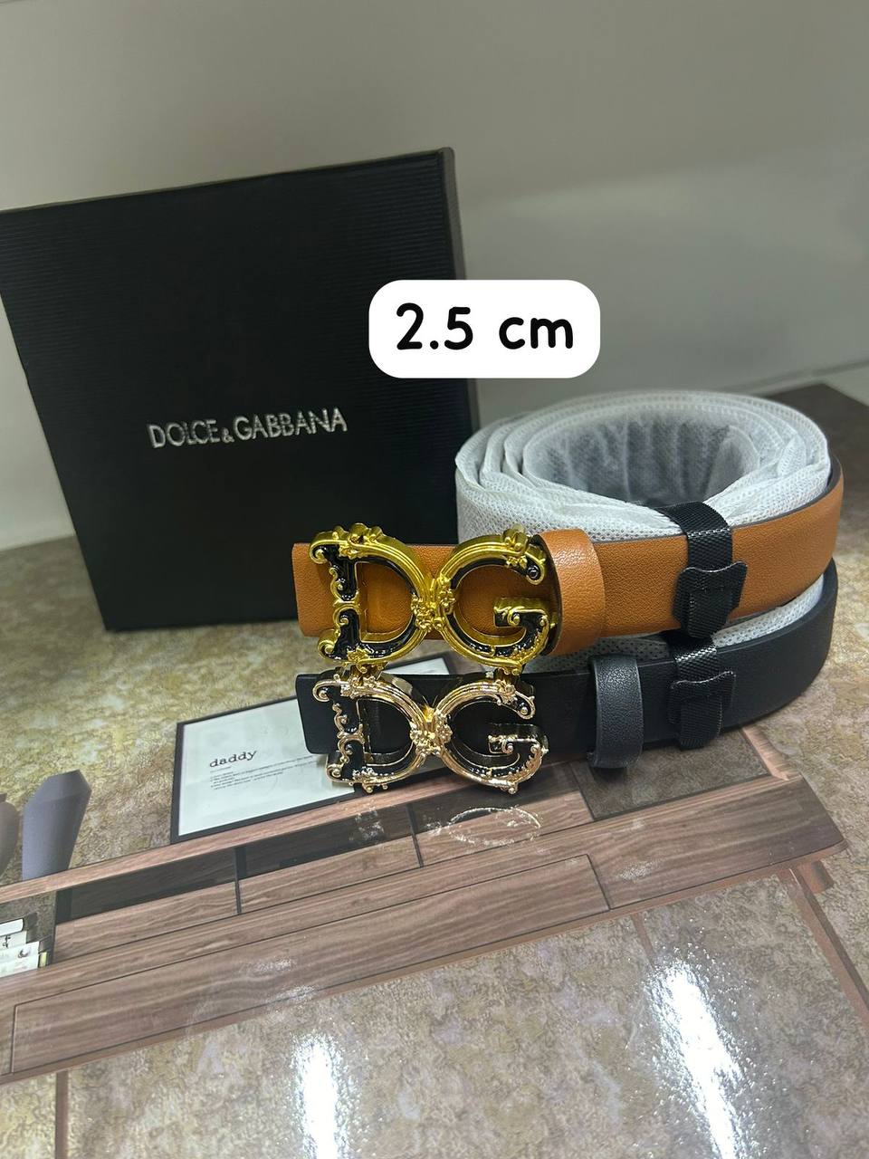 Leather belt

with box 
🎁🎁🎁

60 dhs✅

Zain190
♥️♥️♥️