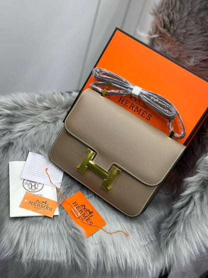 HERMES
SIZE………. 23CM🌷
95 dhs🪙🌨️
With BOX✅

Zain244
♥️♥️♥️