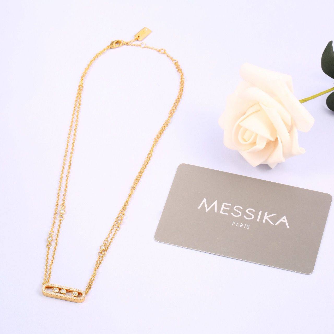 Messika ❤️‍🔥*
Necklace ✨
Earring 🐦‍🔥
Bracelet 🦋
Master quality 💯
With normal boxes 🗃️ 
130 dhs💛
With master box 📦 
170 dhs💛

Zain216
♥️♥️♥️