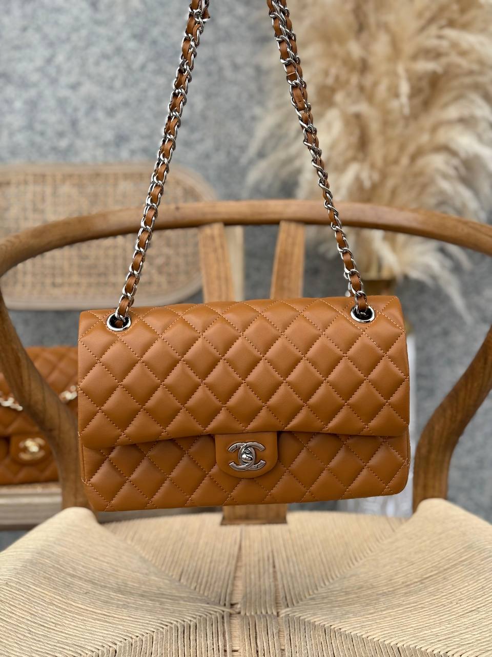 CHANEL
25cm
370 dhs✅
Top quality 
With box🎁

Zain167
♥️♥️♥️