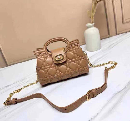 💎  Dior Jolie
1⃣️ First quality +🎁
Size : 19 * 13.5 cm
110 dhs🇦🇪

with box
🎁🎁🎁

Zain115
♥️♥️♥️