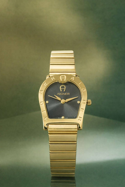 Aigner watch for ladies 
good quality 
280 dhs🗽

Zain59
♥️♥️♥️