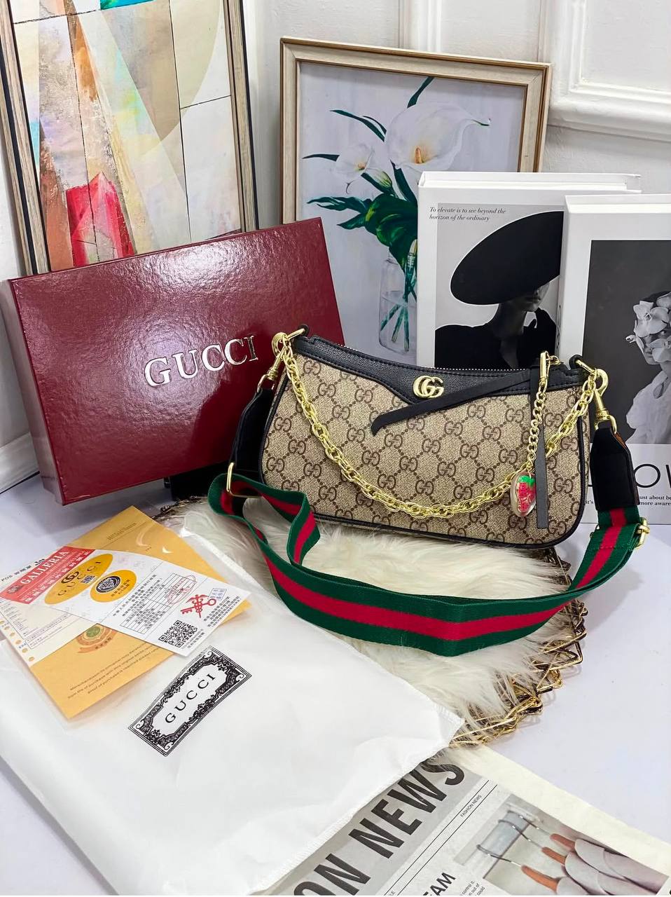 Gucci
100 dhs🇦🇪🇦🇪
good-quality with box 

Zain35
♥️♥️♥️