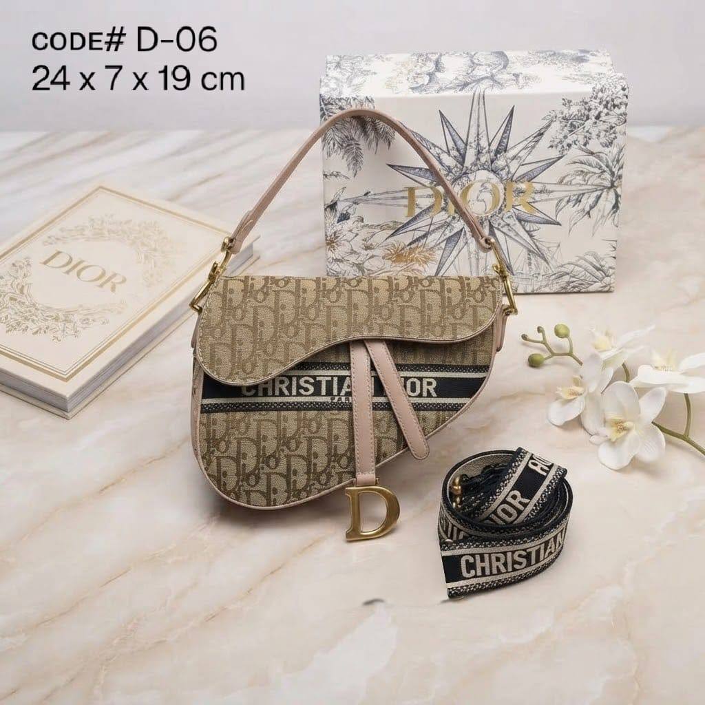 CHRISTIAN DIOR sᴀᴅᴅʟᴇ ᴄʀᴏssʙᴏᴅʏ ʙᴀɢ ᴏʙʟɪǫᴜᴇ & ʟᴇᴀᴛʜᴇʀ ᴛʀɪᴍ ᴍᴀᴛᴇʀɪᴀʟ sɪᴢᴇ : 24 cm ᴡɪᴛʜ BOX

90 dhs🇦🇪🇦🇪🇦🇪

Zain31
♥️♥️♥️