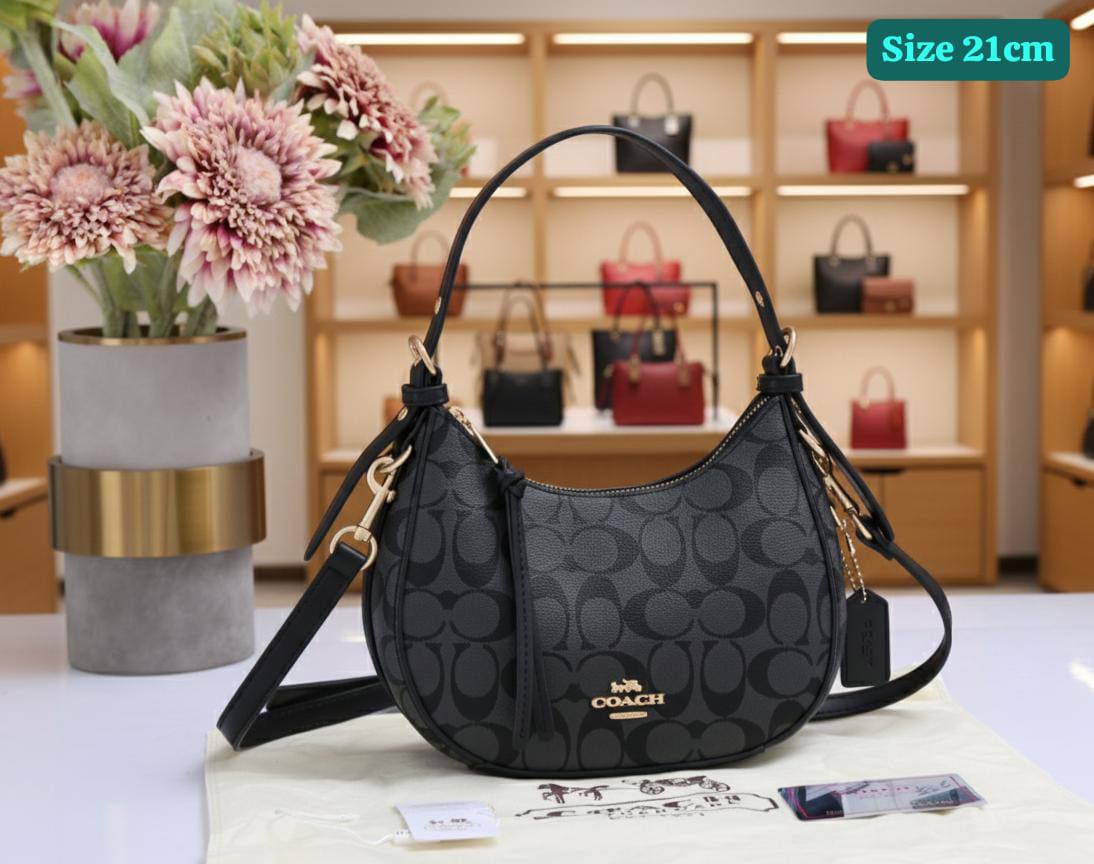 Coach
Good quality 

with box 
🎁🎁🎁

95 dhs✅

Zain186
♥️♥️♥️