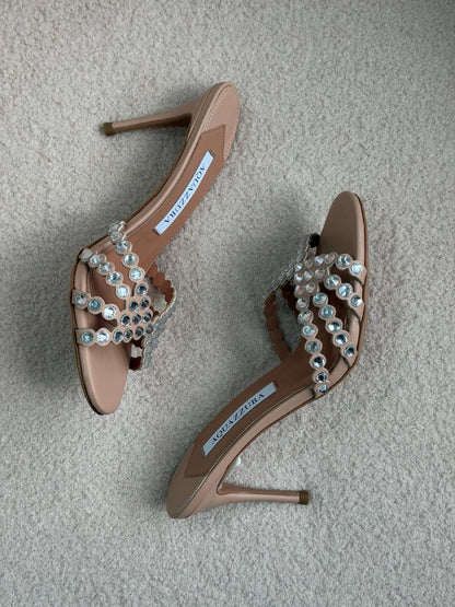 Aquazzura
𝑨𝑨𝑨 𝑸𝑼𝑨𝑳𝑰𝑻𝒀
𝑺𝑰𝒁𝑬 {36 𝒕𝒐 42}
𝑯𝑬𝑬𝑳 8.5 𝑪𝑴
490 dhs🇦🇪

Zain81
♥️♥️♥️