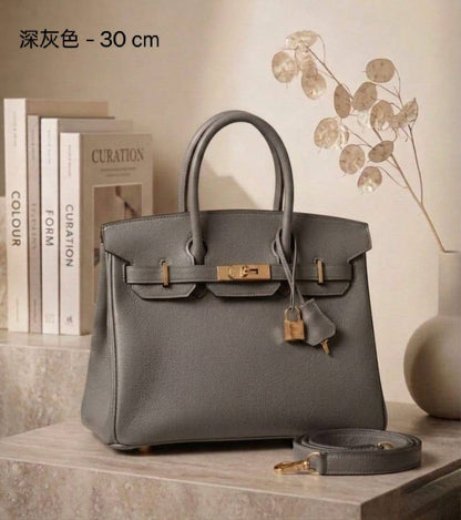 HERMES

 ʙɪʀᴋɪɴ SOFT ʟᴇᴀᴛʜᴇʀ ɢᴏʟᴅ ʜᴀʀᴅᴡᴀʀᴇ ᴡɪᴛʜ ʟᴏɴɢ ʙᴇʟᴛ sᴛʀᴀᴘ 

sɪᴢᴇ : 30 cm
ɢᴏᴏᴅ ǫᴜᴀʟɪᴛʏ ᴍᴀᴛᴇʀɪᴀʟ 

115 dhs🇦🇪🇦🇪

Zain31
♥️♥️♥️