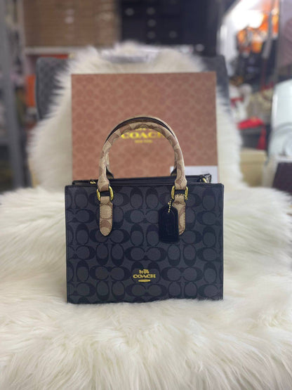 New arrival
Coach

25cm

with box

100 dhs🇦🇪🇦🇪

Zain118
♥️♥️♥️